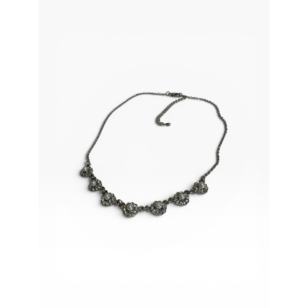 Floral Pearl Rhinestone 20"‎ Necklace Silver Tone Dainty